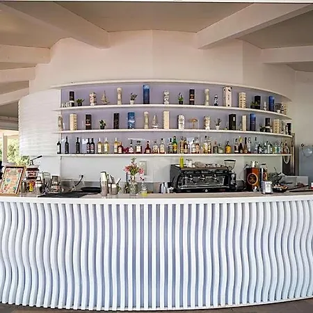 Hotel Baia Di Conte Club & 4*