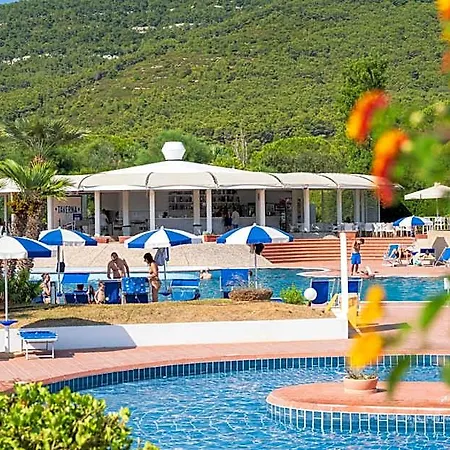 Baia Di Conte Club & Szálloda 4*